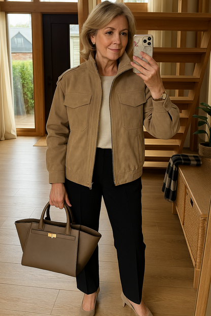 Taupe Suede Herfstjas – Tijdloze Elegantie & Comfort