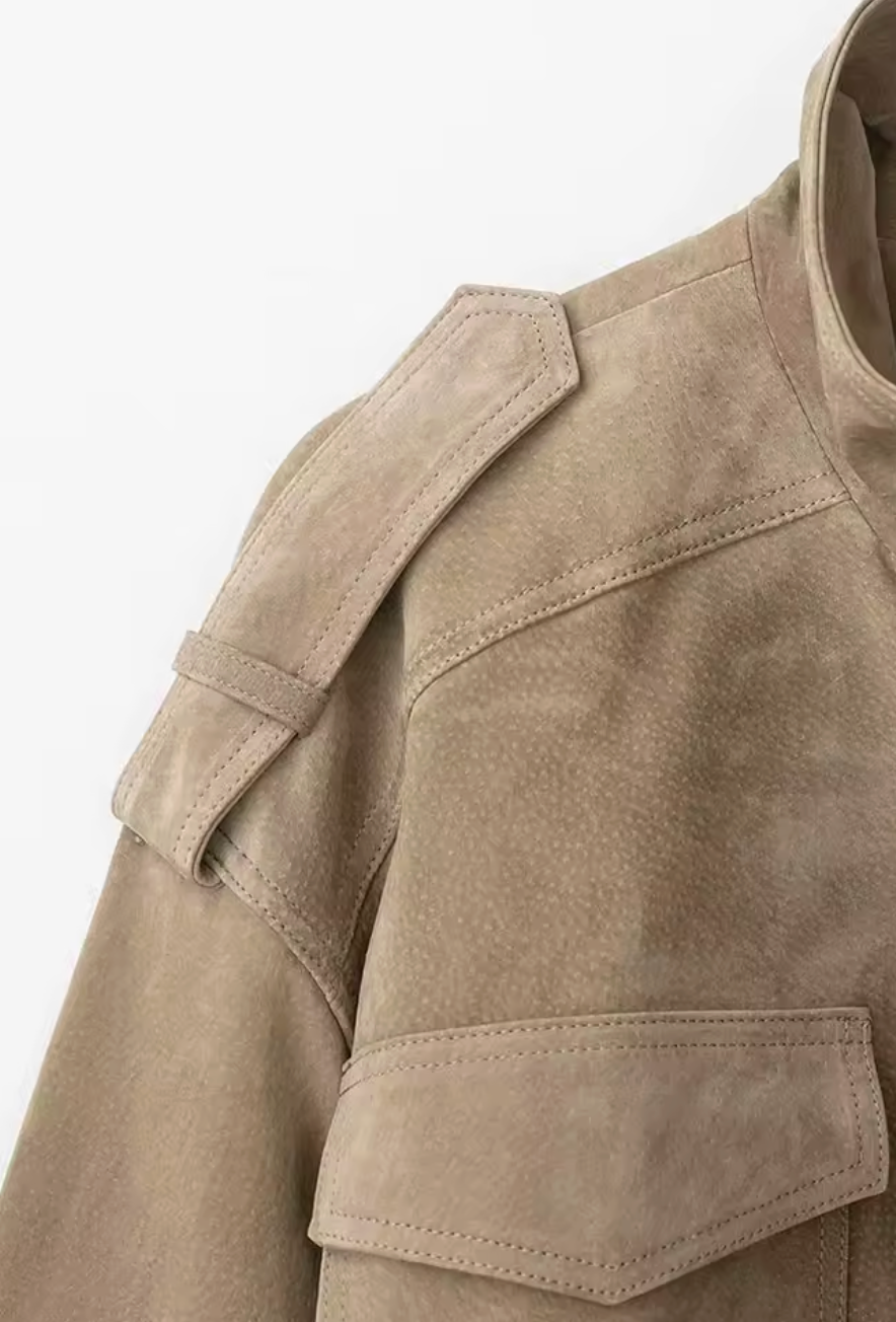 Taupe Suede Herfstjas – Tijdloze Elegantie & Comfort